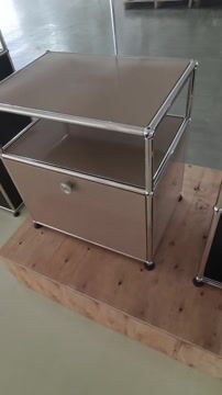 Petit meuble USM Haller beige avec abattant