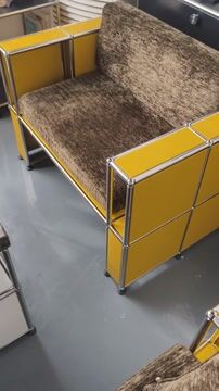 Canapé avec structure USM Haller jaune doré