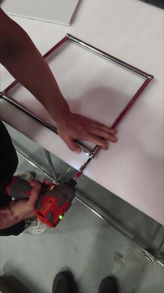Cordless impact wrench for USM Haller furniture