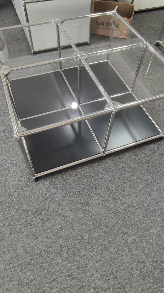 USM Haller Couchtisch mit Glasplatte und schwarzem Boden